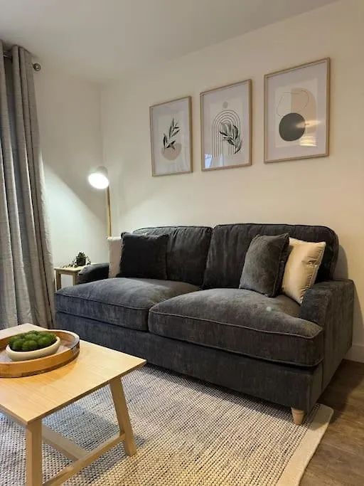 Harbourside - 2 Beds, Great Links To City Centre Barry 0*,  United Kingdom