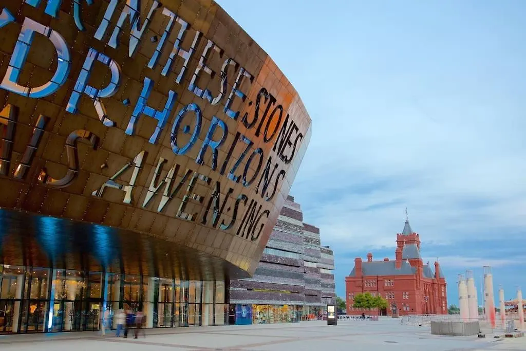 Harbourside - 2 Beds, Great Links To City Centre Barry 0*,  United Kingdom